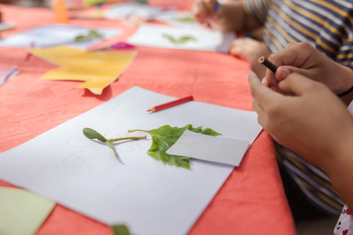 Fall leaf art Thanksgiving craft for kids
